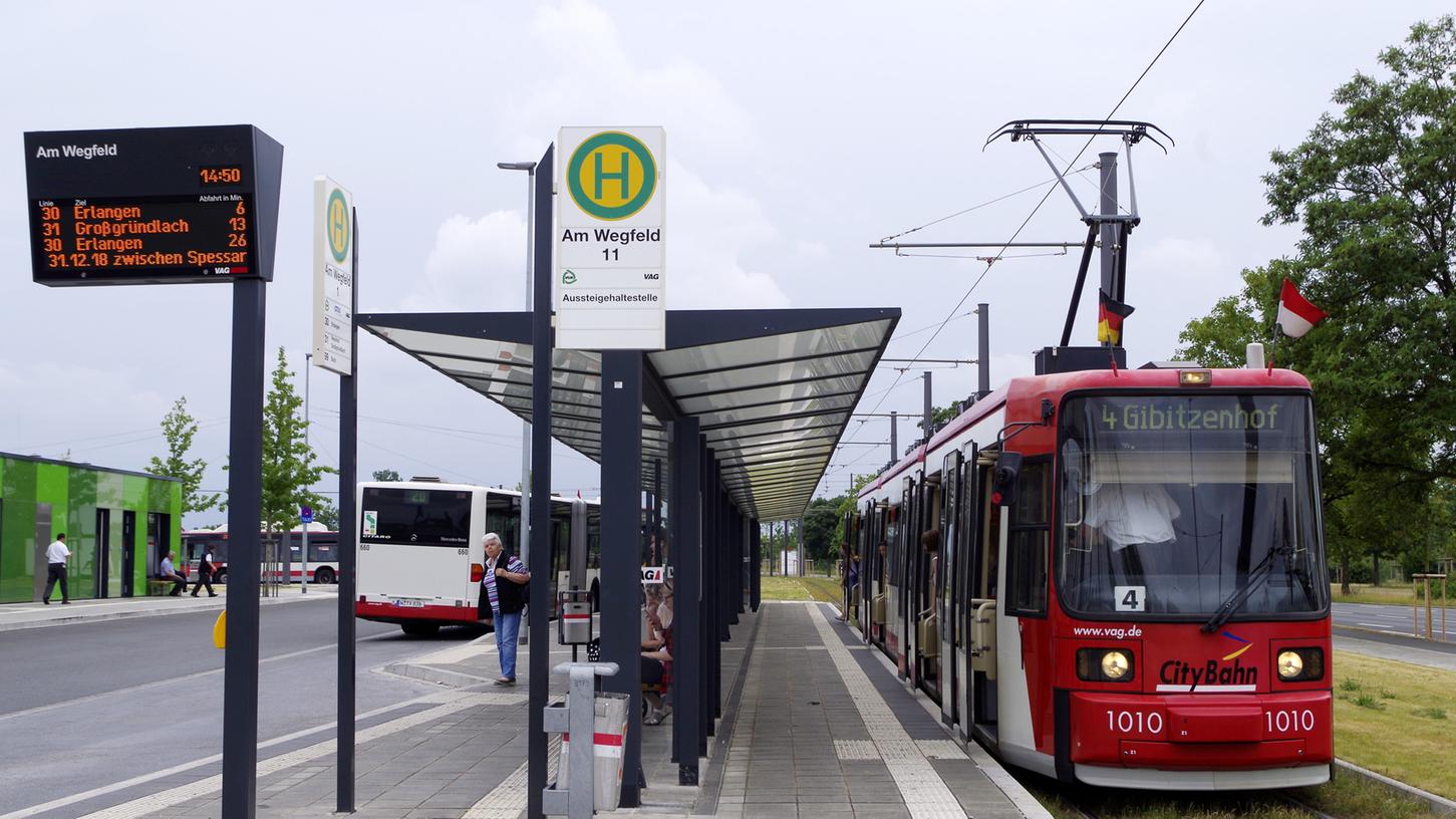 Die Straßenbahnlinie 4 verbindet das Knoblauchsland mit der Südstadt und ist wichtig für viele Pendler.