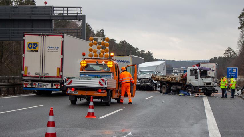 Kurz vor 8.30 Uhr kam es am Dienstagvormittag auf der A9 zwischen Kreuz Nürnberg Ost Richtung München zu einem schweren Unfall.