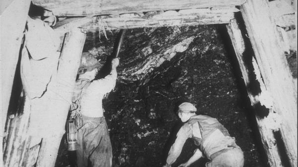 1911 machte der bayerische Staat, der seit Anfang des Jahrhunderts Eigentümer aller Zechen in Stockheim war, alle Gruben dicht. 1912 übernahmen Industrielle die größte Grube St. Katharina, in der dann noch bis 1968 gefördert wurde.
