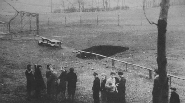 Die Geschichte der Zeche ist reich an Unglücken: Am 28. März 1955 tat sich während des Trainings der Fußballer plötzlich ein sechs Meter langes, drei Meter breites und 135 Meter tiefes Loch auf dem Platz des 1. FC Stockheim auf. Ein gewaltiger unterirdischer Erdrutsch kostete in der Tiefe zwei Bergleute das Leben. Ihre Leichen konnten erst 60 Tage später geborgen werden.