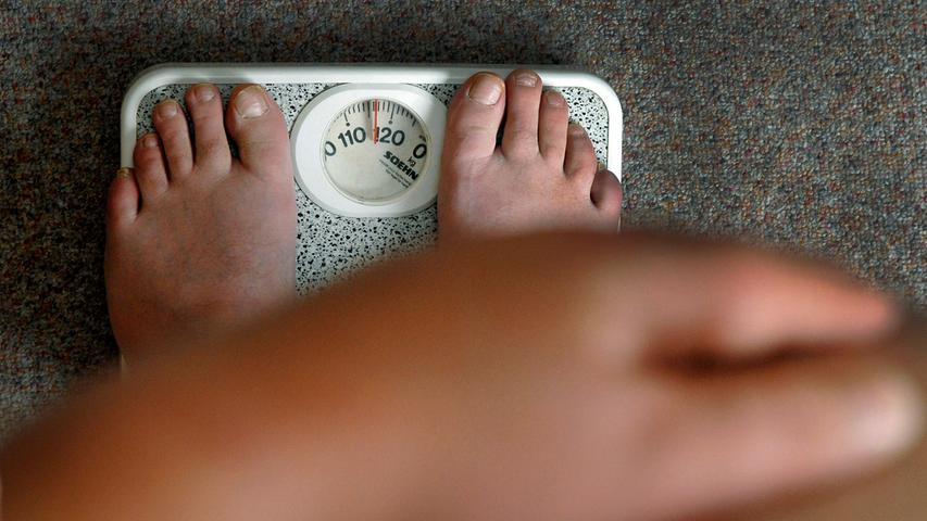 Jeder zweite erwachsene Bayer ist zu dick. 51 Prozent hatten 2017 einen Body-Mass-Index von mehr als 25 und waren damit übergewichtig oder sogar stark übergewichtig. Nur zwei Prozent waren untergewichtig - meist junge Frauen.