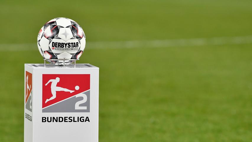 Winterpause ade: Der offizielle Spielball liegt bereit, dem Anpfiff der Partie Fürth gegen Ingolstadt steht nichts mehr im Wege.