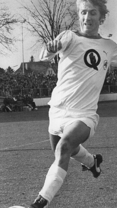 Zu guter Letzt fehlt noch Platz 1. Und diesen bekleidet Klaus Heinlein. 55 Tore erzielte die Kleeblatt-Legende für die SpVgg Fürth und lief insgesamt 190 Mal in Weiß-Grün auf.
