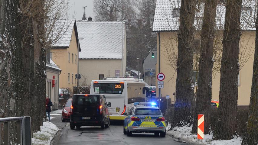 Großaufgebot rückt wegen Verpuffung in Dechsendorf aus