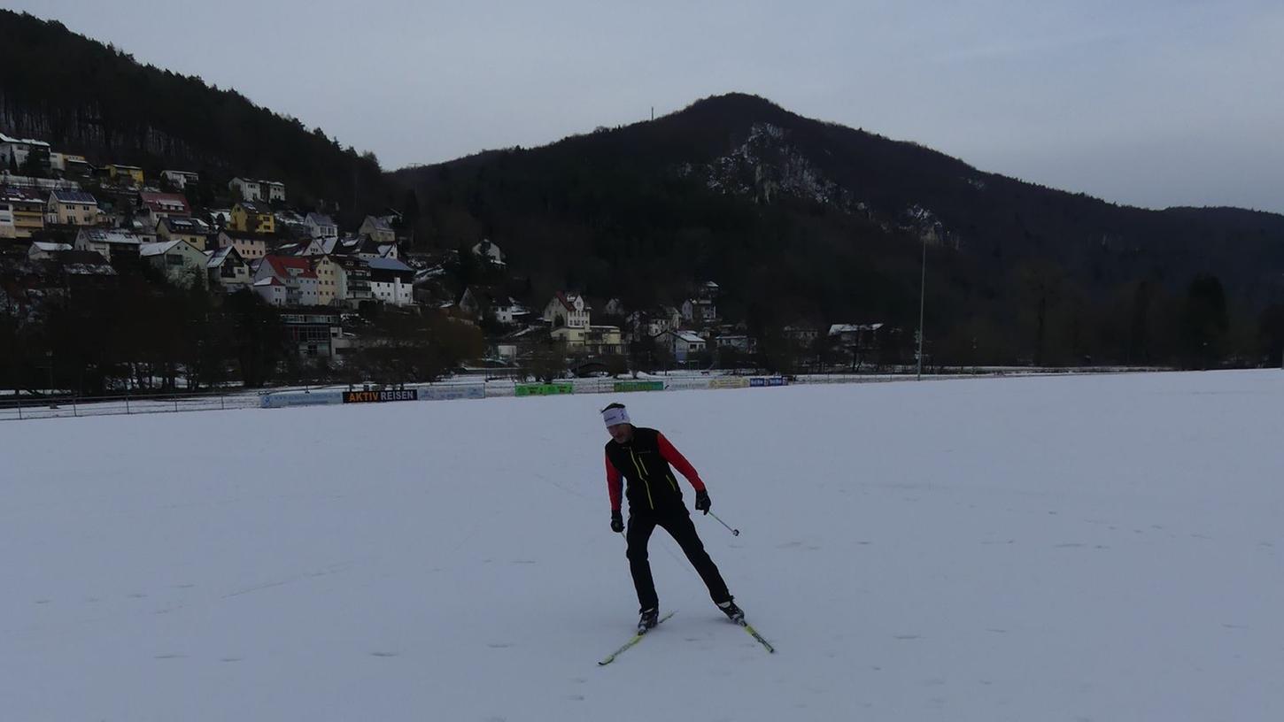 Paar Zentimeter Schnee reichen in Muggendorf für Ski-Langlauf