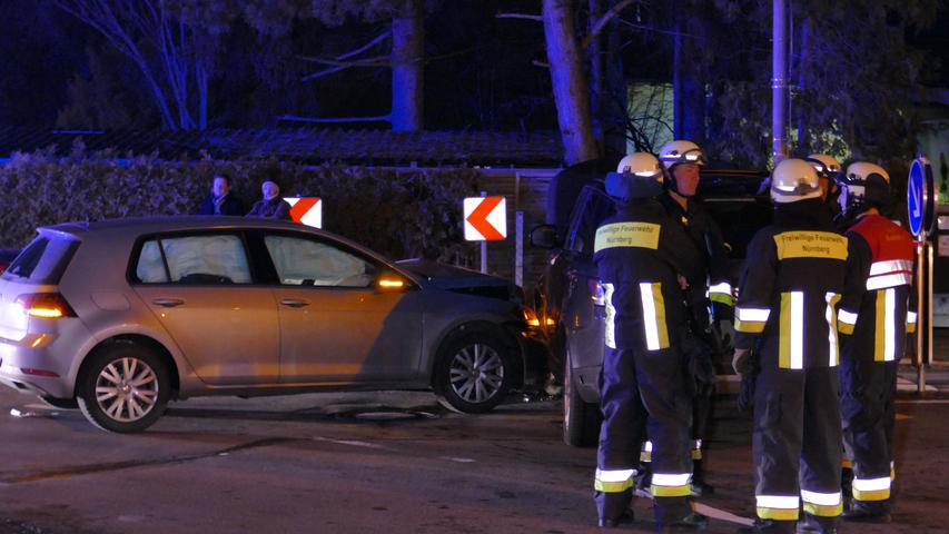 Blechschaden: Autos stoßen im Nürnberger Norden zusammen