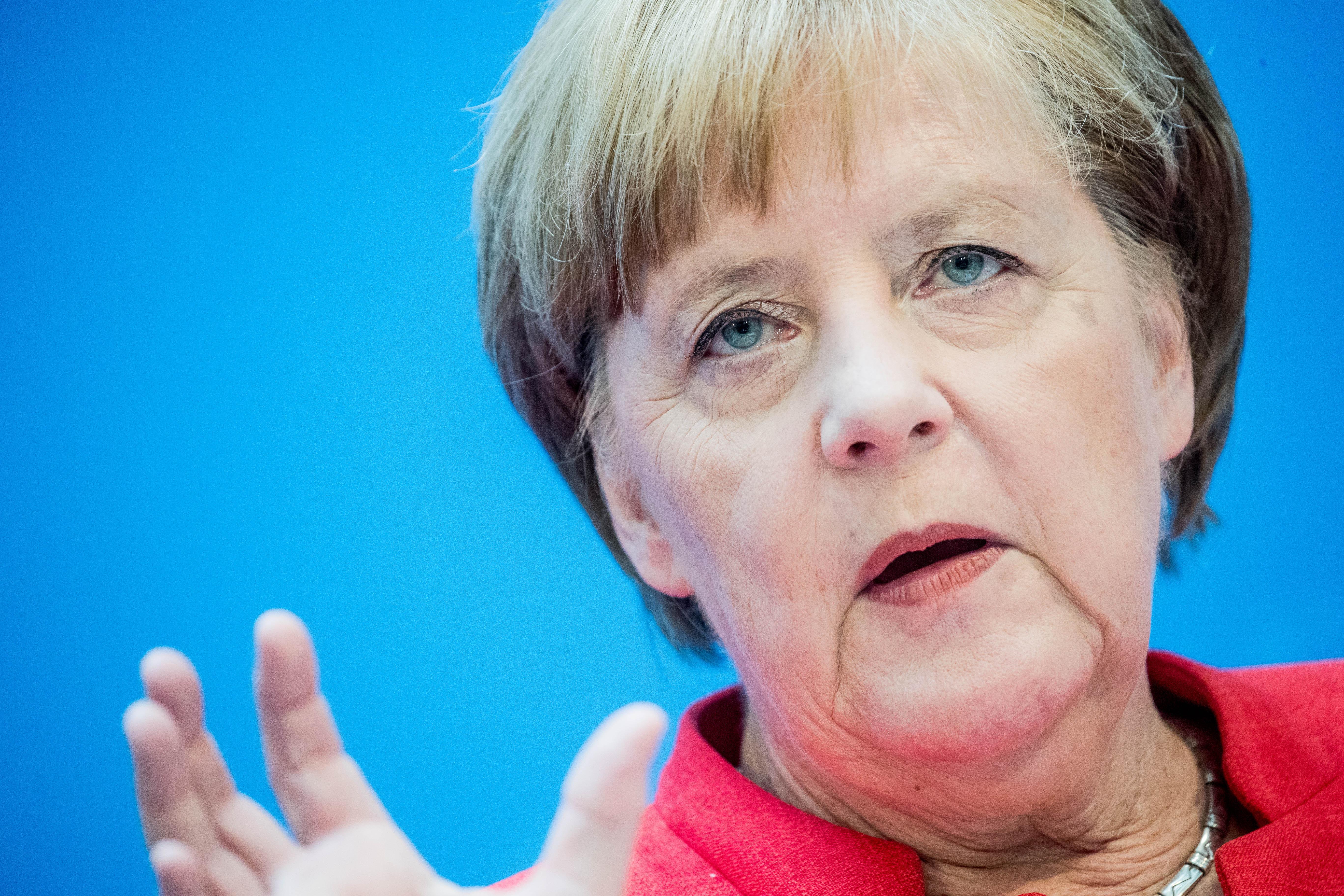 Merkel Jeder Einzelne Fur Sicherheit Im Internet Verantwortlich