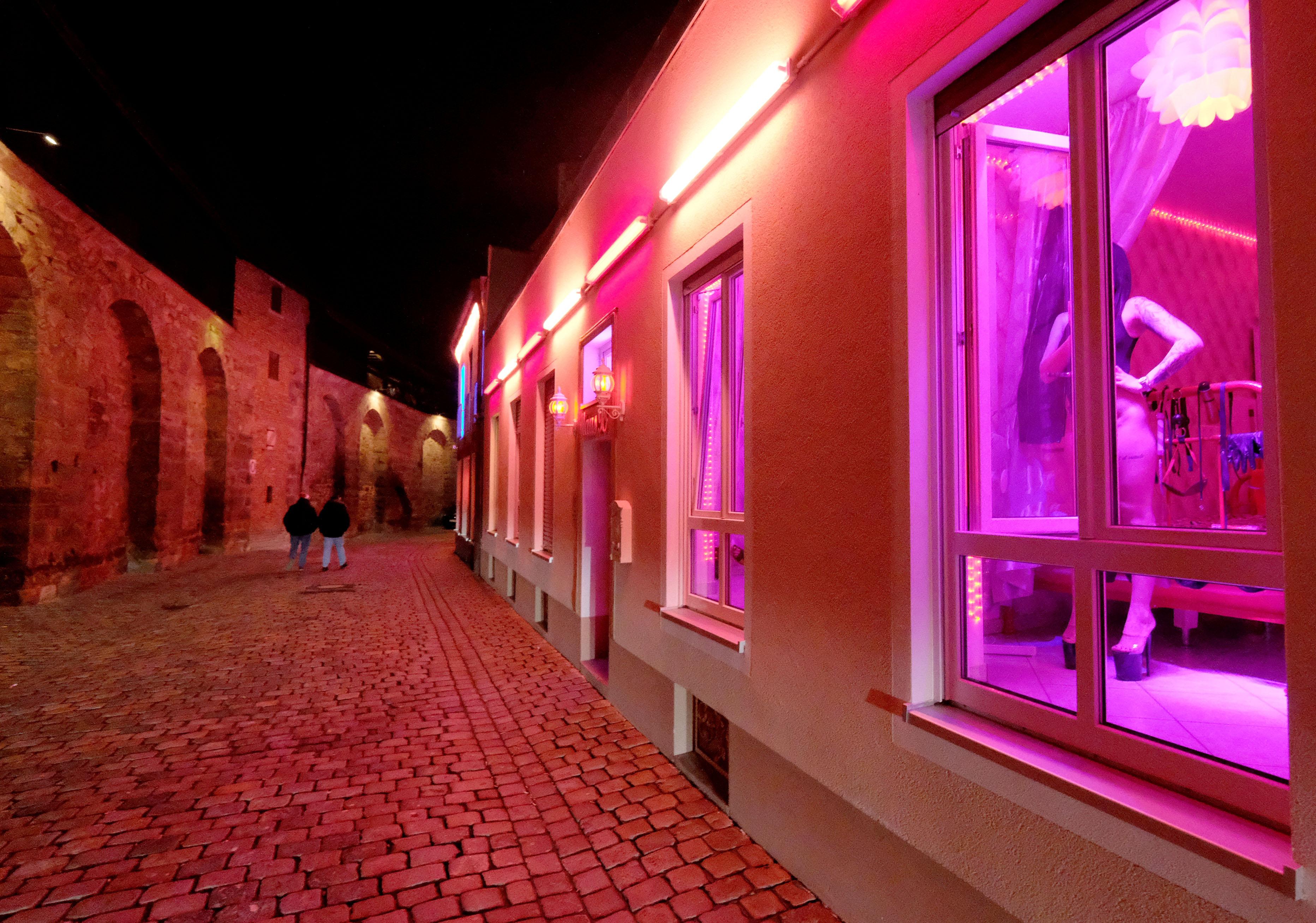 Polizei stellt Verdächtigen an der Frauentormauer dann versucht er