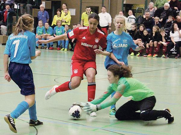 Mittendrin: Melissa Ugochukwu, die von der JFG Eichstätt stammt, schon am Stützpunkt Weißenburg trainiert hat und jetzt für Bayern München vier Tore erzielte. Mittendrin: Melissa Ugochukwu, die von der JFG Eichstätt stammt, schon am Stützpunkt Weißenburg trainiert hat und jetzt für Bayern München vier Tore erzielte.