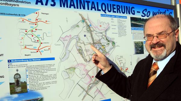 Kurz bevor das letzte Nadelöhr auf der Thüringer-Wald-Autobahn im Jahr 2008 geschlossen wurde, sah sich Bayerns Innenstaatssekretär Jürgen Heike vor Ort in Lichtenfels den Baufortschritt an. Im August 2008, knapp zwei Jahrzehnte nach dem Fall des "Eisernen Vorhangs", war der Lückenschluss dann geschafft.