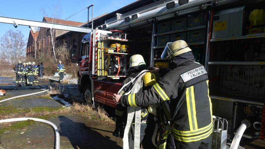 Rauch dringt aus Erlanger Siloturm: Feuer auf Günther-Gelände