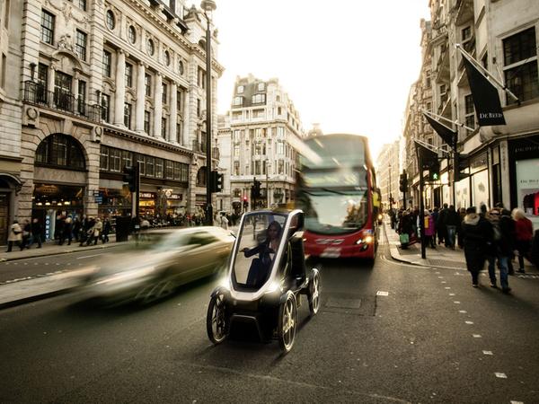 Bio-Hybrid: Der Mix aus Micro-Car und Pedelec darf ohne Helm und Führerschein gefahren werden. Bio-Hybrid: Der Mix aus Micro-Car und Pedelec darf ohne Helm und Führerschein gefahren werden.