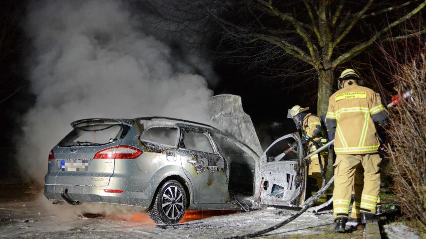 Poppenreuth: Pkw fängt Feuer und brennt aus