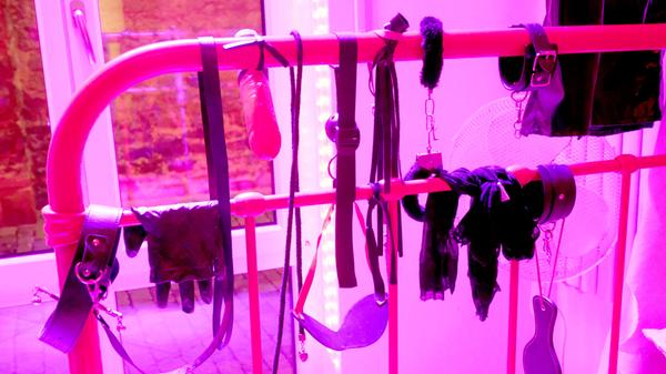 Armut treibt osteuropäische Frauen in die Prostitution. "Sie sind dankbar für jeden Euro", weiß Kriminalhauptkommissar Holger Hauschild vom Kommissariat für Organisierte Kriminalität.