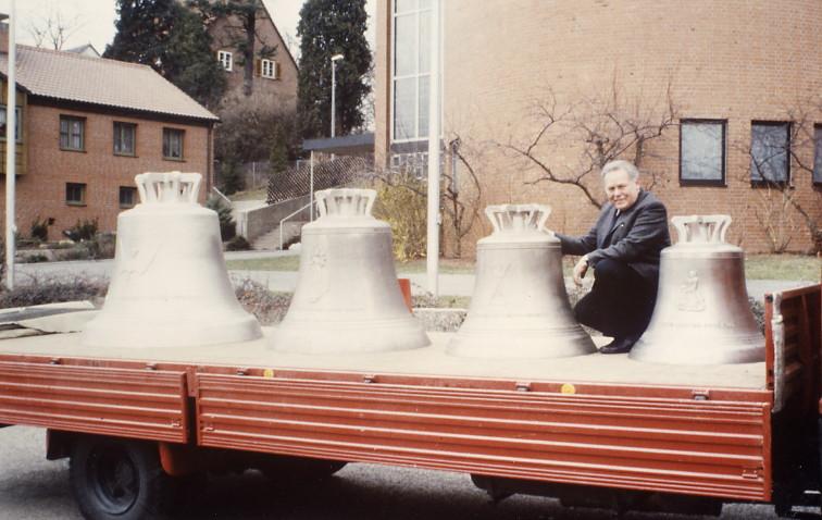 Er war über Jahrzehnte der Pfarrer in Veitsbronn: Pater Andreas Mederer bei der Glockenweihe.