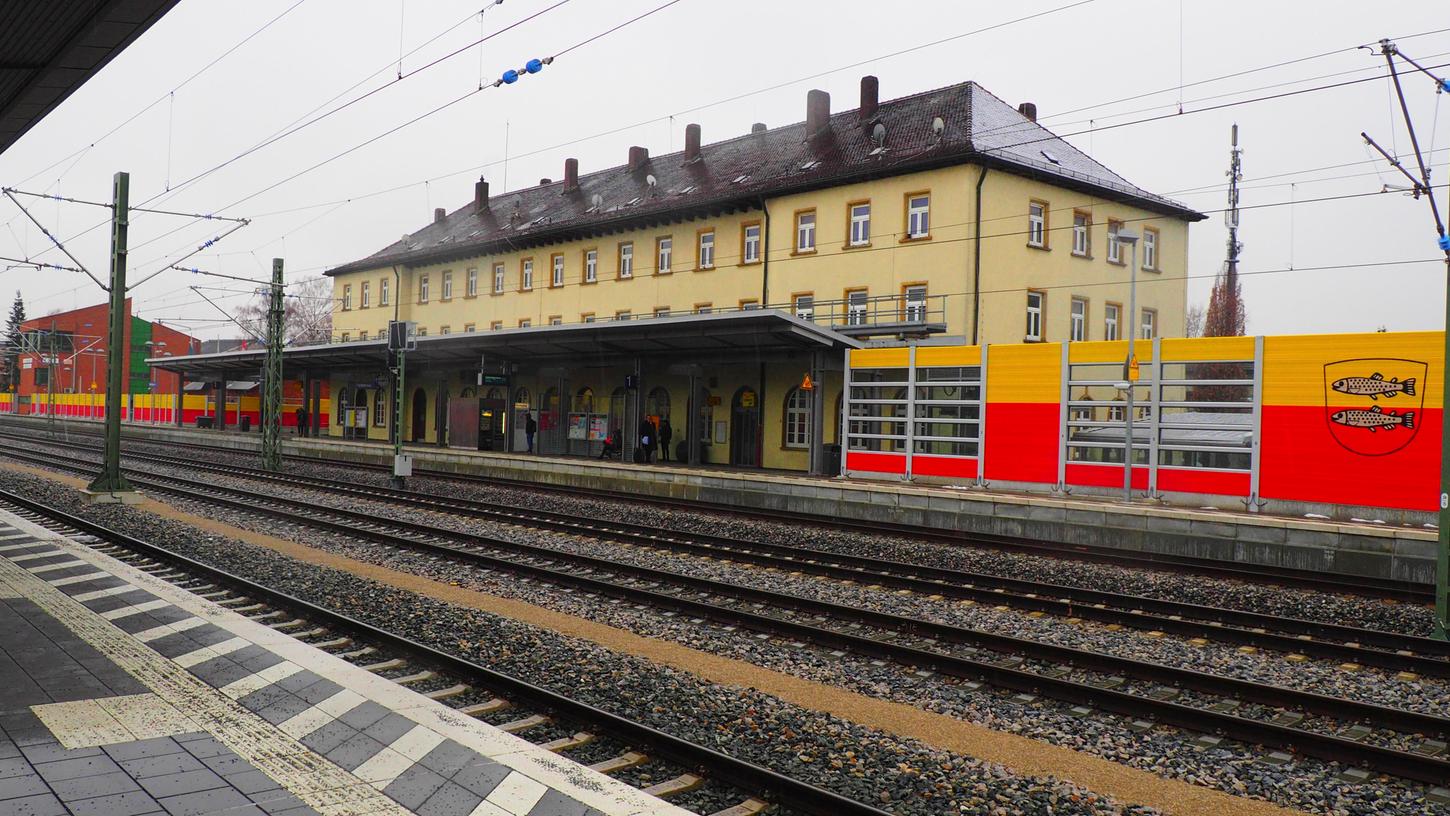Der Forchheimer Bahnhof in "Endlage": Die radikale Umgestaltung des Areals im Rahmen des ICE-Trassen-Ausbaus ist vorbei, es finden laut Bahn nur noch kleinere Rest-Maßnahmen statt, um etwaige Mängel zu beheben.