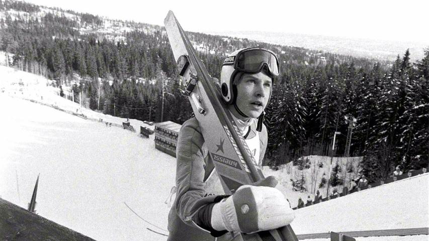 Viermaliger Olympiasieger und ein Lebemann, wie er im Buche steht: Der finnische Skispringer Matti Nykänen hatte außerordentliches Talent, machte aber vor allem auch abseits der Schanze durch Alkoholprobleme auf sich aufmerksam. Er wurde nur 55 Jahre alt.