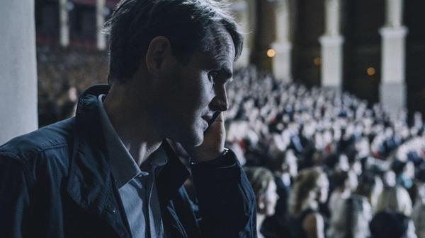 ... während einer Vorstellung umbringen. Die beiden Ermittler Felix Voss und Paula Ringelhahn kommen ihm aber in die Quere.