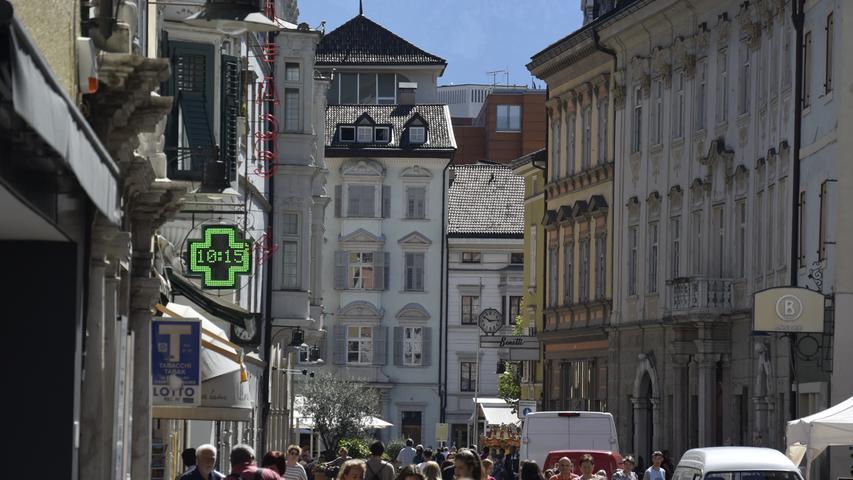 Seit Juni 2018 ist Bozen die Partnerstadt von Erlangen: Bozen liegt im Herzen von Südtirol und ist als „Tor zu den Dolomiten“ bekannt. Mit ihren vielen historischen Plätzen, Geschäften und Boutiquen sowie bezaubernden Gassen beeindruckt die frühere Handelsstadt alljährlich ihre vielen Gäste aus aller Welt.