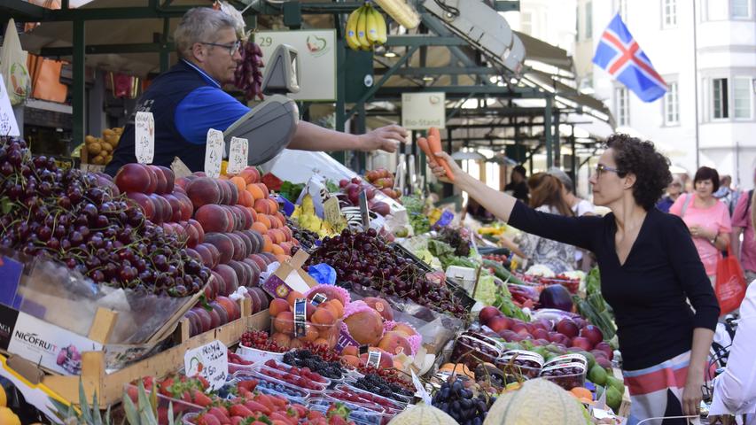 Eine Touristen-Attraktion: Der Obstmarkt in der Innenstadt