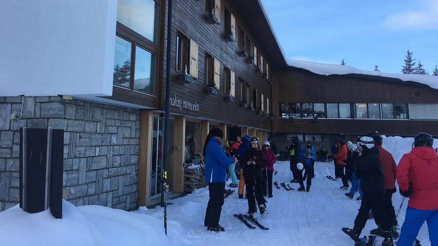 Eine der wenigen Möglichkeiten, günstig Skiurlaub in der Region Gstaad zu machen: die Saanewald-Lodge oberhalb von Saanenmöser.