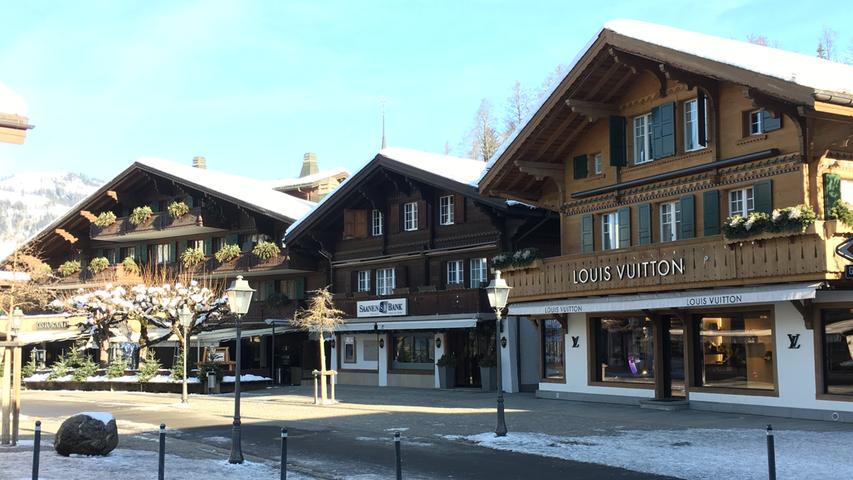 Im Zentrum von Gstaad reiht sich Luxusladen an Luxusladen.