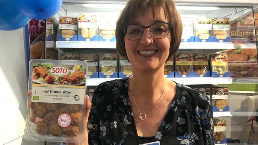 "Der Hanfgeschmack zieht", sagt Birgit Steiniger von Soto. Deshalb gibt es jetzt auch vegetarische Hanf-Emmer-Bällchen. Der enthaltene Emmentaler sorgt für einen würzigen Geschmack.