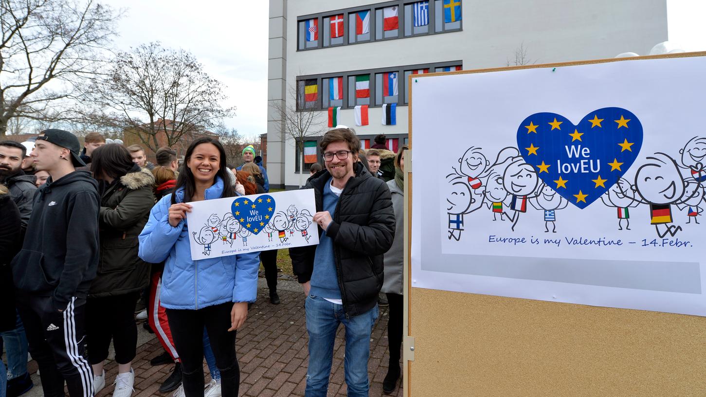 Erlanger Berufsschüler zeigen Flagge für Europa