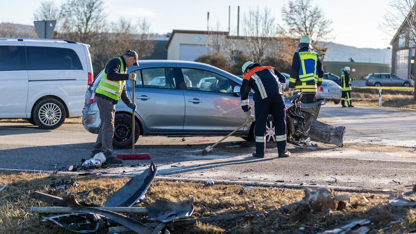 Crash bei Meinheim: Kombi schleudert von der Straße