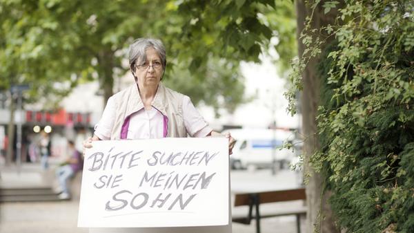 Daneben gehen Ringelhahn und Co einem Vermisstenfall nach. Zu guter Letzt bittet die Universität Würzburg die Ermittler um Hilfe. Da bei den Körperspendern ein Schädel nicht zum restlichen Skelett passt, soll die Kripo diskret zutage fördern, wo sich der Rest des Körpers befindet.