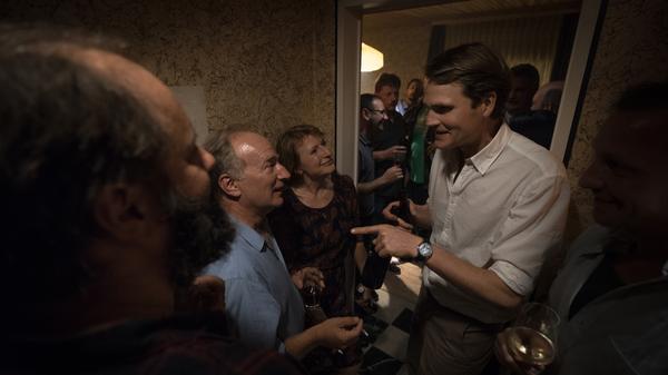 Der vierte Fall "Ich töte niemand" ist der bislang düsterste Franken-"Tatort". Ein Hauch von Heiterkeit herrscht nur zu Beginn von "Ich töte niemand", wenn Felix Voss mit Kollegen und Freunden die Einweihung seiner Wohnung feiert.