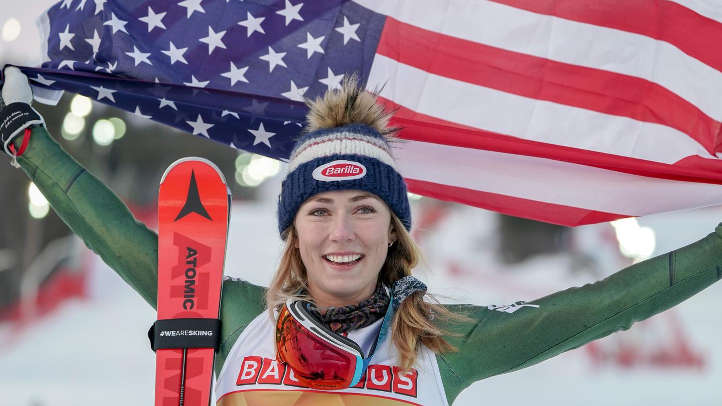 Skirennfahrerin Mikaela Shiffrin freut sich in Are über ihren vierten WM-Sieg im Slalom in Folge.