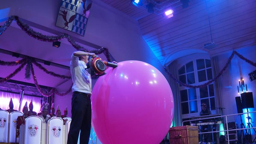 Wortakrobatik und Ballonkunst bei der Prunksitzung 2019 der KG Treuchtlingen
