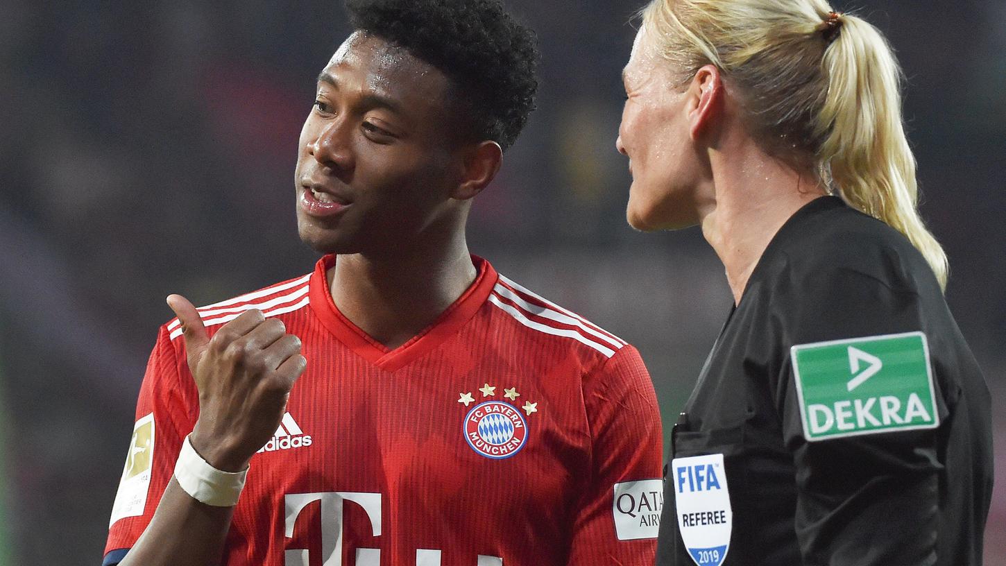 Weil Bibiana Steinhaus das Bundesliga-Gastspiel des FC Bayern München am Freitag beim FC Augsburg geleitet hat, soll die Übertragung des Spiels im iranischen Staatsfernsehen IRIB abgesagt worden sein. Weil Bibiana Steinhaus das Bundesliga-Gastspiel des FC Bayern München am Freitag beim FC Augsburg geleitet hat, soll die Übertragung des Spiels im iranischen Staatsfernsehen IRIB abgesagt worden sein.