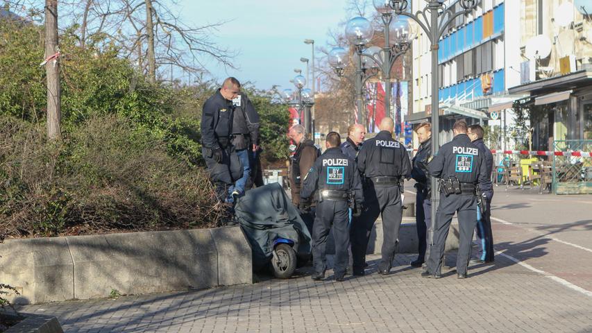 Etliche Polizisten waren am Sonntagmorgen rund um die Fürther Straße im Nürnberger Stadtteil Bärenschanze im Einsatz. Gegen fünf Uhr morgens hatte ein unbekannter Mann dort eine 21-Jährige mit einem Messer attackiert.