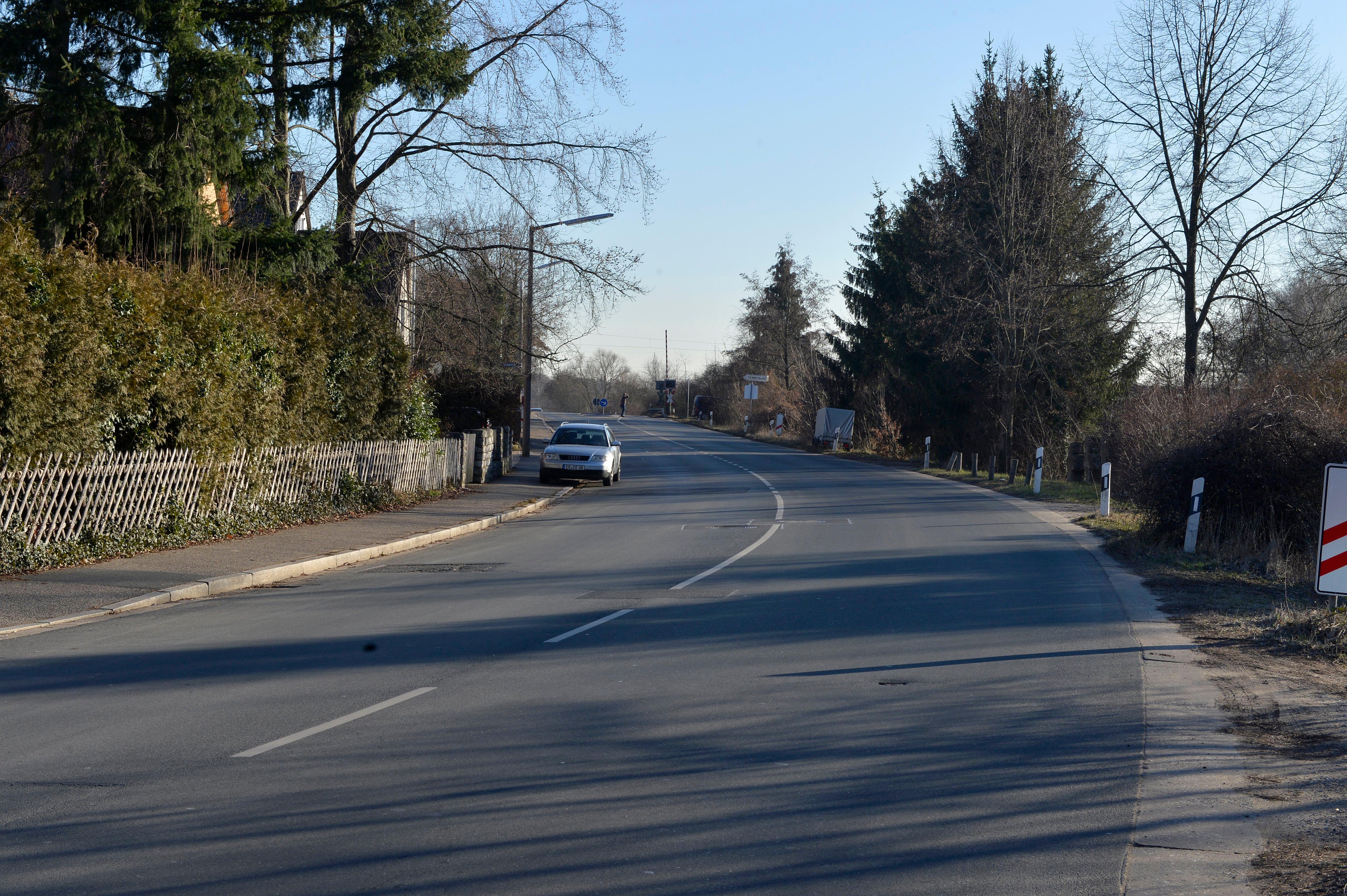 An der Fürther Straße wird zwischen Tennenloher Straße und Lindenweg die Fahrbahndecke erneuert. Einen genauen Zeitplan gibt es dafür noch nicht.
