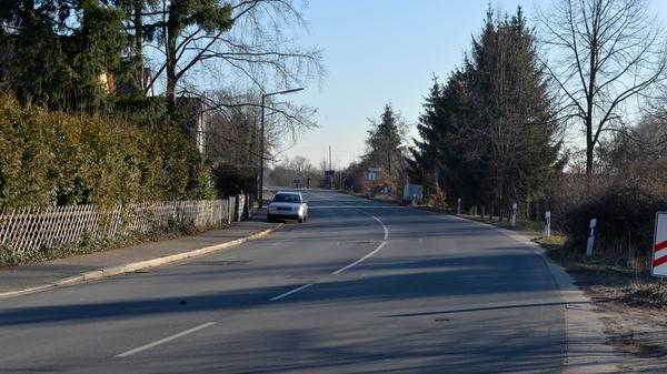 An der Fürther Straße wird zwischen Tennenloher Straße und Lindenweg die Fahrbahndecke erneuert. Einen genauen Zeitplan gibt es dafür noch nicht.