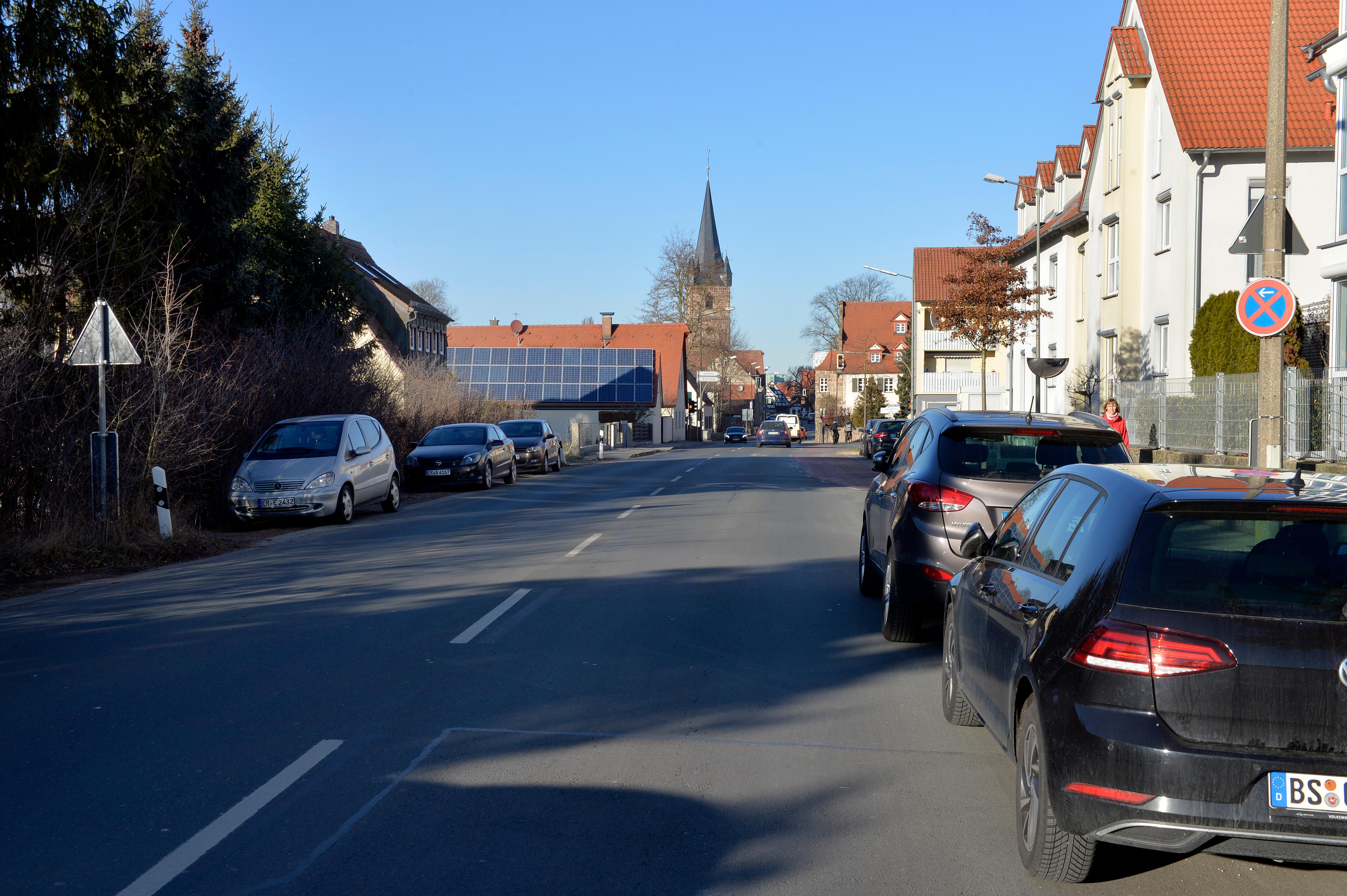 Auch wenn man noch nicht weiß, wann es so weit ist: 2019 wird die Fahrbahndecke der Fürther Straße zwischen Tennenloher Straße und Lindenweg erneuert.