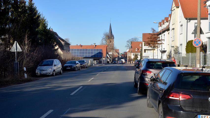 Auch wenn man noch nicht weiß, wann es so weit ist: 2019 wird die Fahrbahndecke der Fürther Straße zwischen Tennenloher Straße und Lindenweg erneuert. 