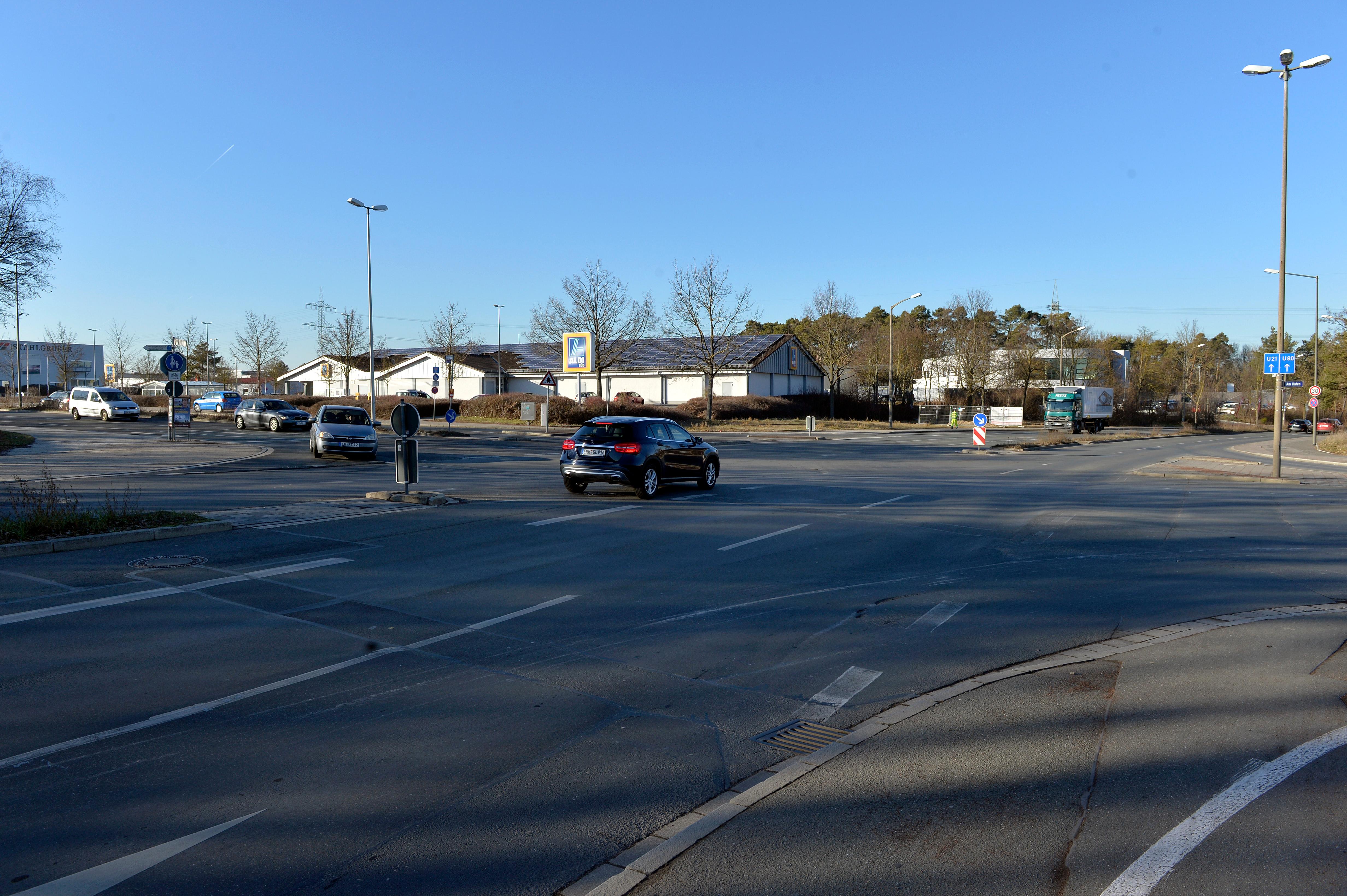 Im Bereich der Straßenerneuerungen steht ab März der Ausbau der Kreuzung Frauenauracher Straße/Gundstraße an. Die Bauarbeiten dauern voraussichtlich bis Dezember.