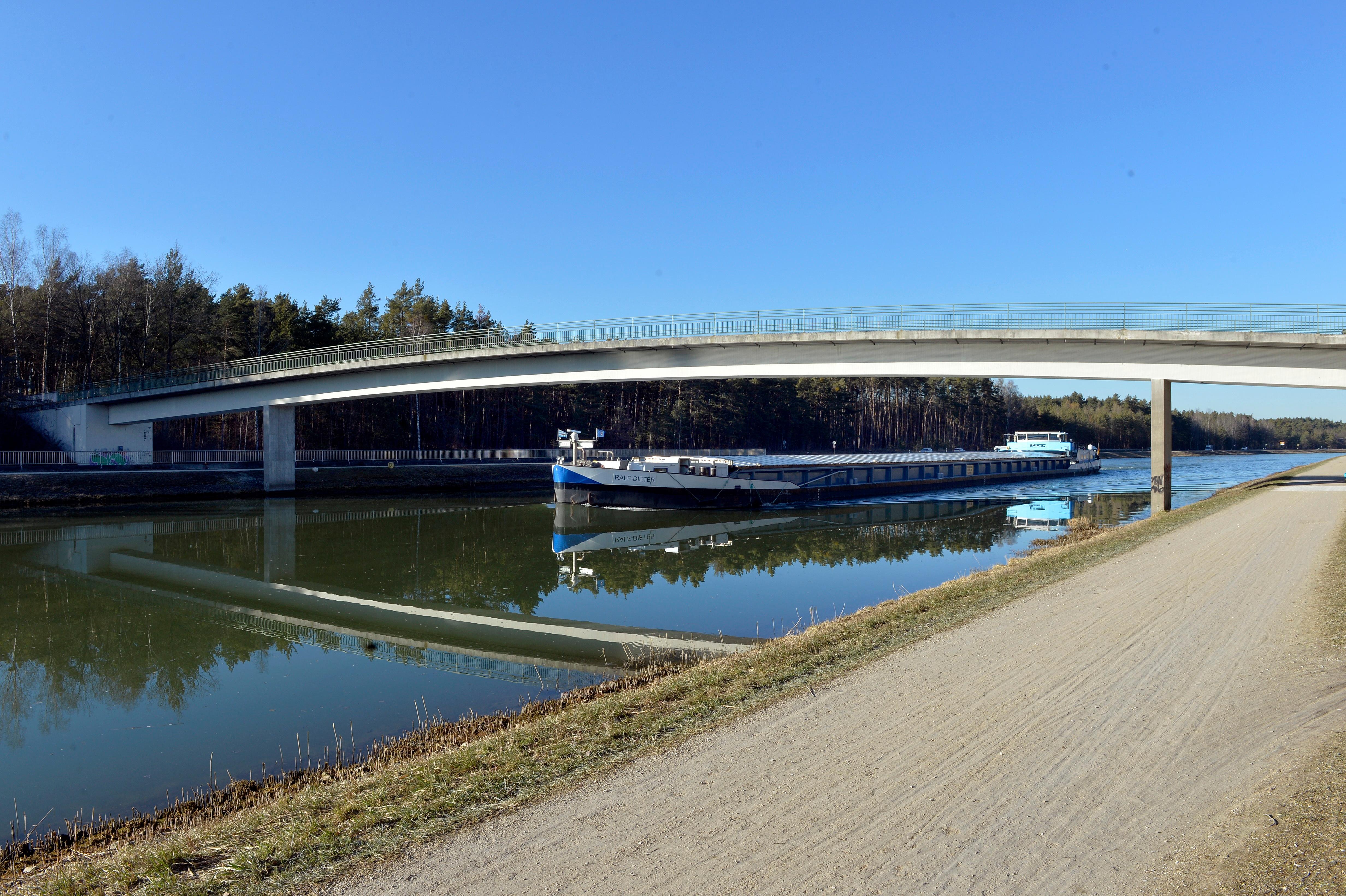 Rund 400 000 Euro kostet die Brückensanierung des Membacher Stegs über den Main-Donau-Kanal. Die Bauarbeiten dauern laut Plan von März bis Juni.