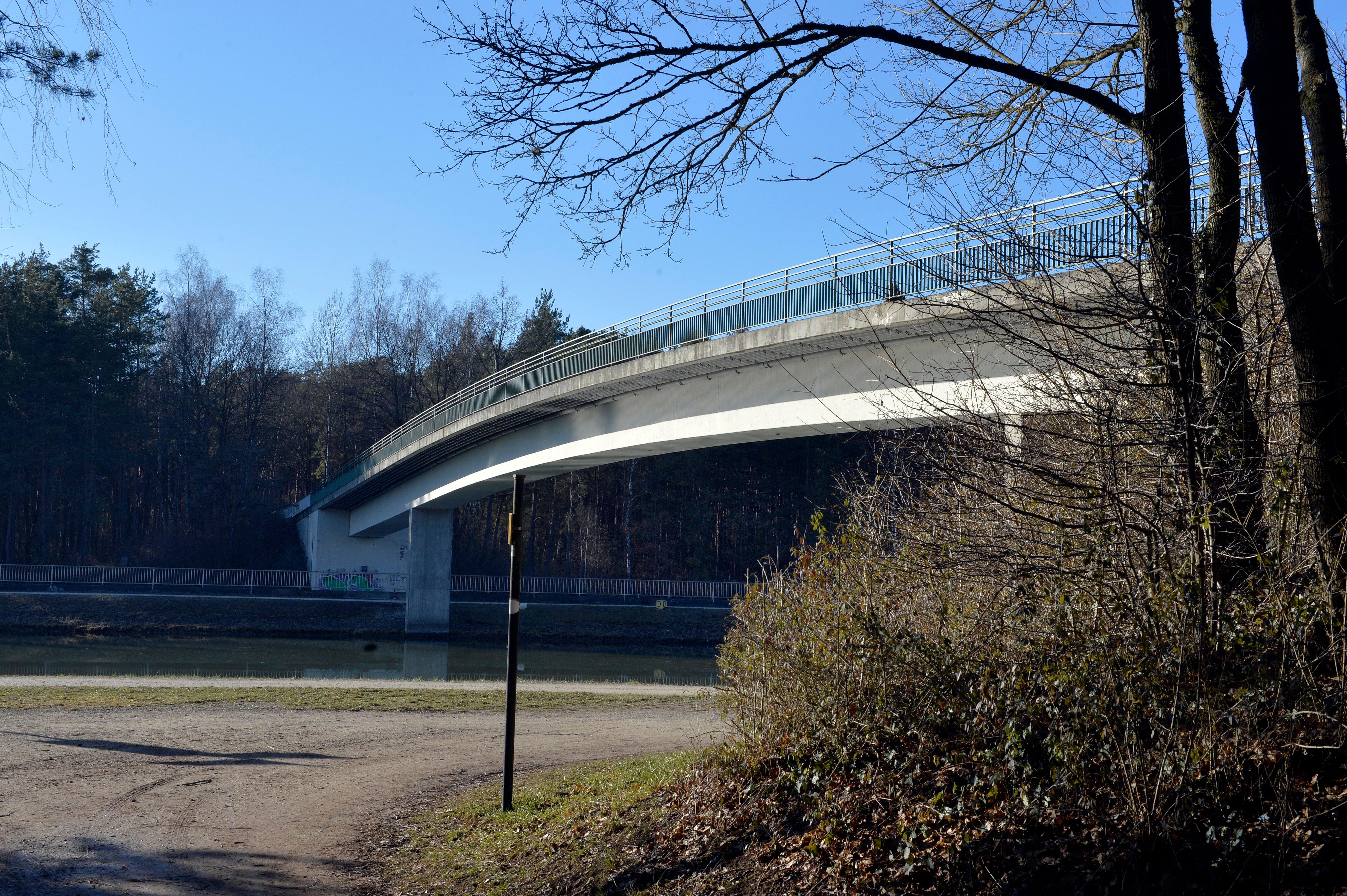 Der Membacher Steg in Alterlangen über den Main-Donau-Kanal wird von März bis Juni für rund 400000 Euro saniert.