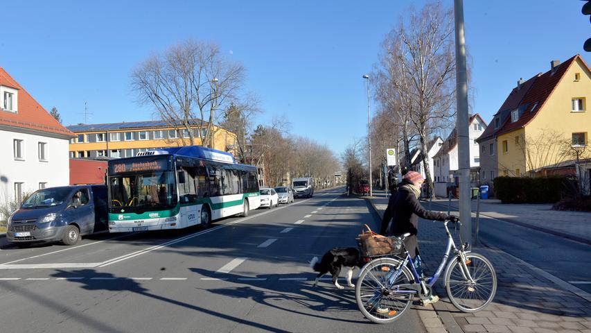 Die Drausnickstraße erhält zwischen Sieglitzhofer Straße und der Stadtgrenze zu Buckenhof eine neue Fahrbahndecke. Einen genauen Zeitplan gibt es hierfür noch nicht.