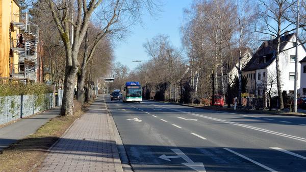 Auch Teile der Drausnickstraße erhalten eine neue Fahrbahndecke. Die Bauarbeiten finden zwischen Sieglitzhofer Straße und der Stadtgrenze zu Buckenhof statt. Wann es so weit ist, steht noch nicht fest.