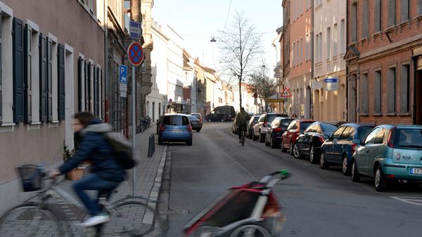 Die Luitpoldstraße erhält zwischen Wald- und Bismarckstraße eine neue Fahrbahndecke. Einen genauen Zeitplan hierfür gibt es allerdings noch nicht.