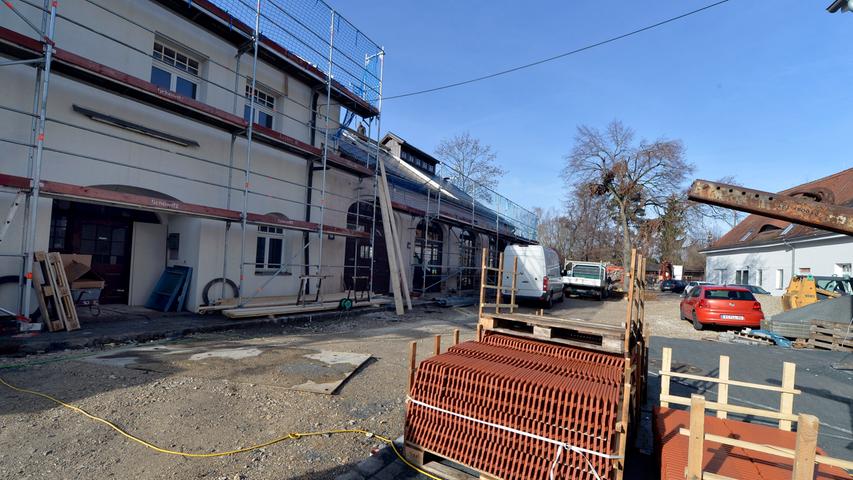 In der denkmalgeschützten Thalermühle im Erlanger Regnitz-Grund soll bald Bier gebraut und gezapft werden. Wir haben uns die Baustelle der Weller-Genossenschaftsbrauerei angesehen.