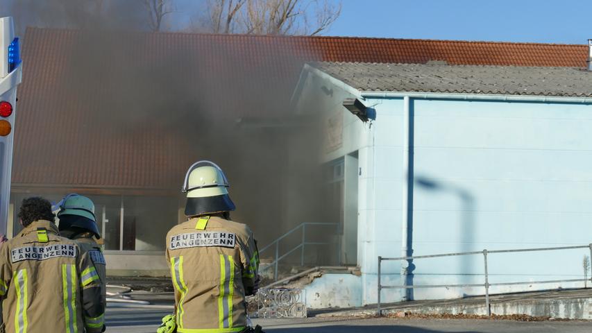 Qualm in Langenzenn: Lagerhalle brannte
