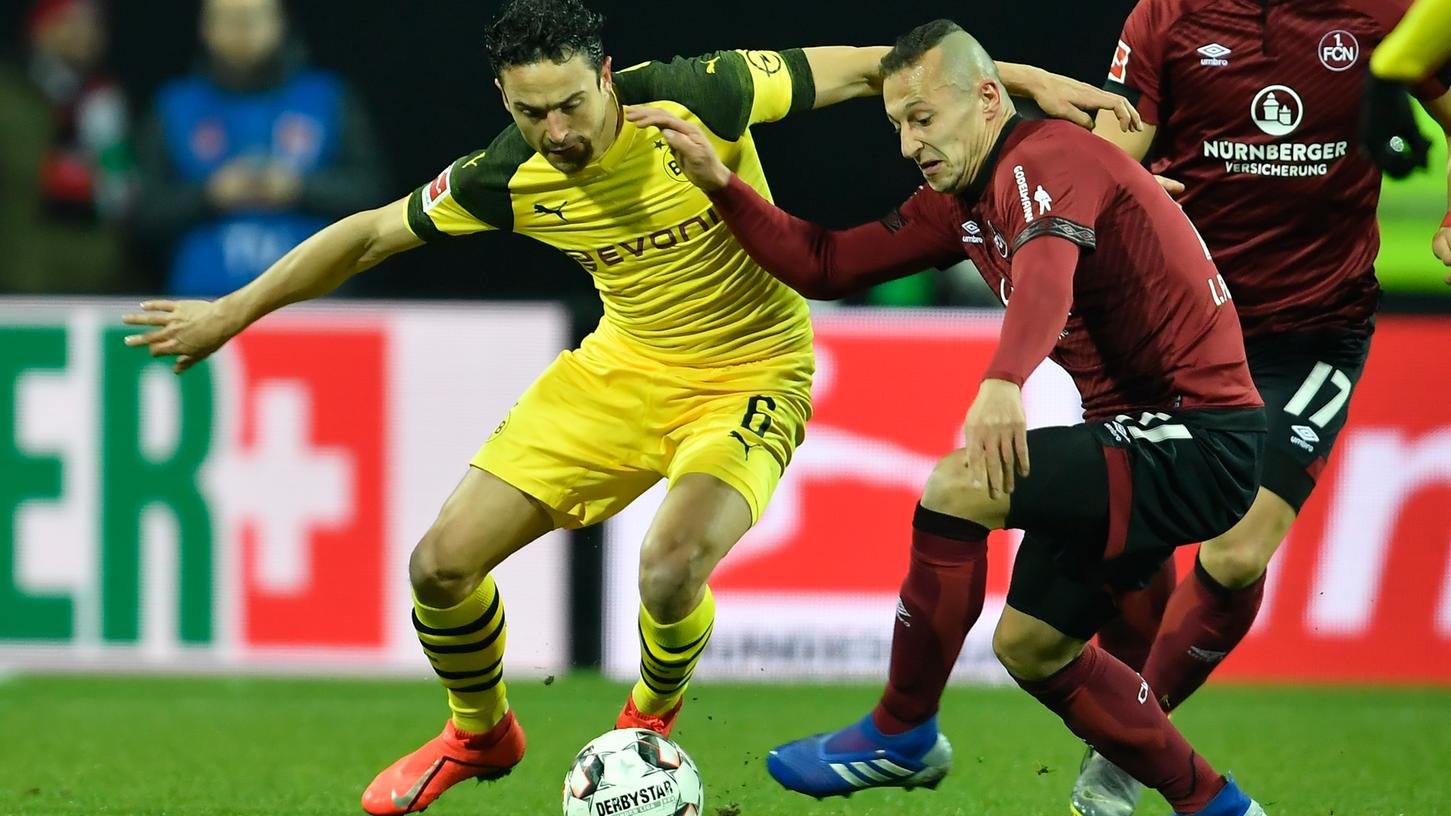 "Das war schon hart für mich": Adam Zrelak war gegen Dortmund der einzige Angreifer, letztlich aber doch mehr Defensivkraft.