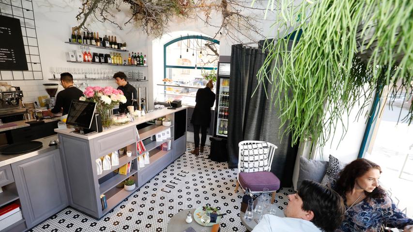 Café Flora: Urlaub zwischen Pflanzen und "Egg-Coffee"