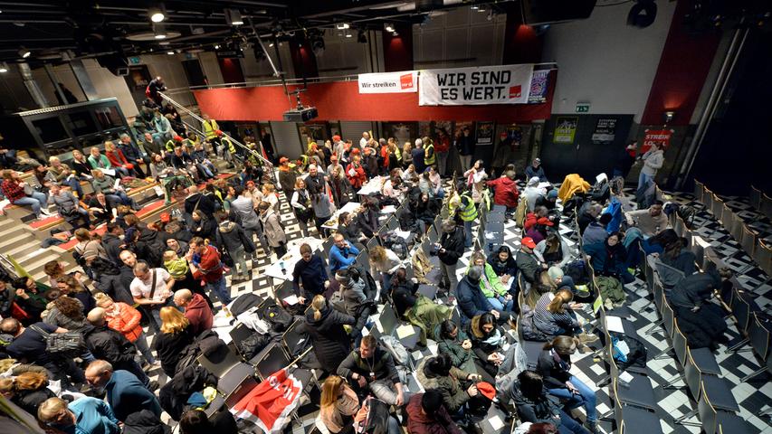 Die Gewerkschaft Verdi hatte im Vorfeld mit bis zu 400 Teilnehmern gerechnet.